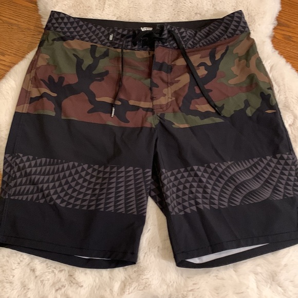 Nwot. Men’s swim trunks - Picture 2 of 8